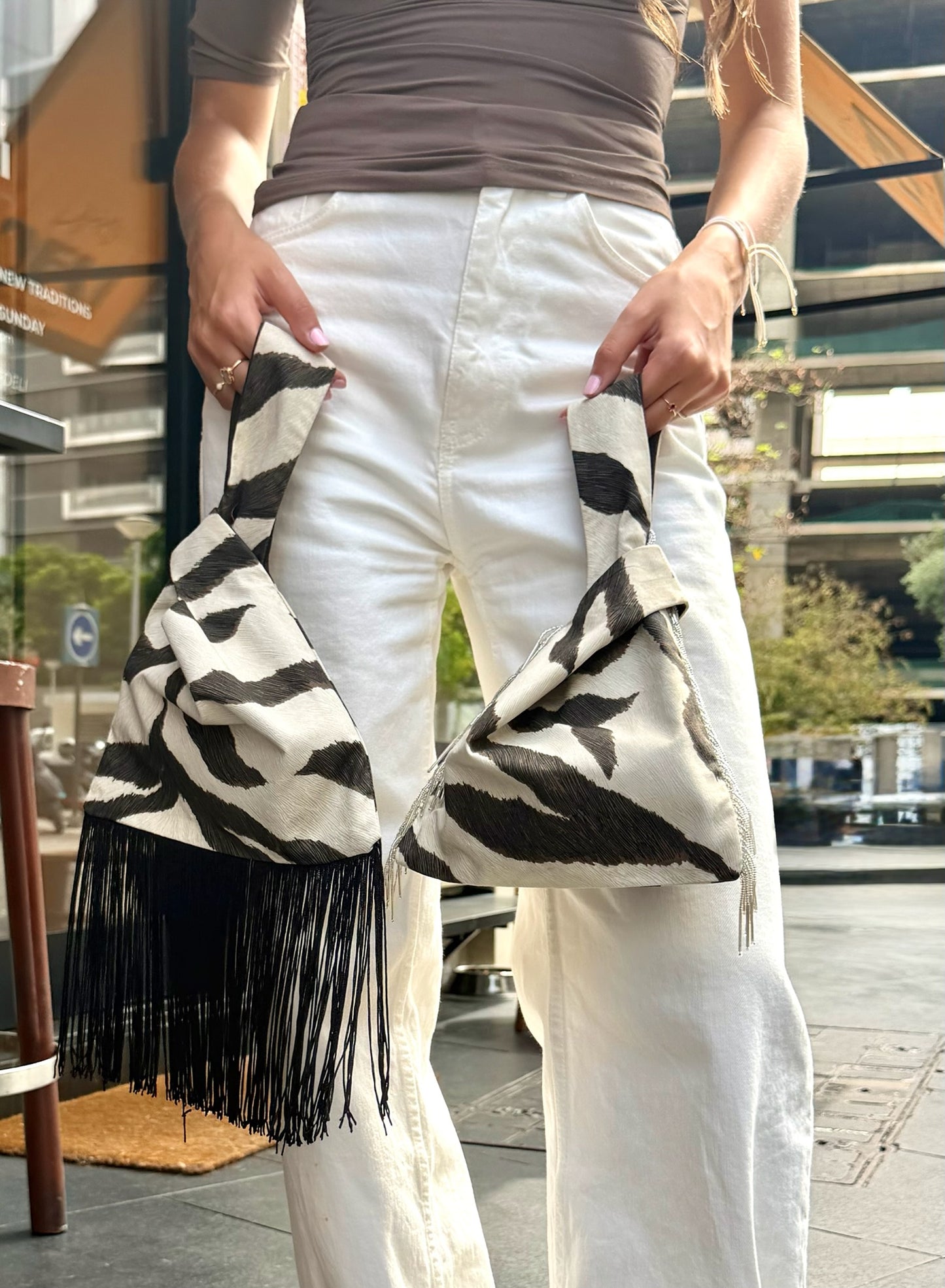 Le sac - zebra with long tassels
