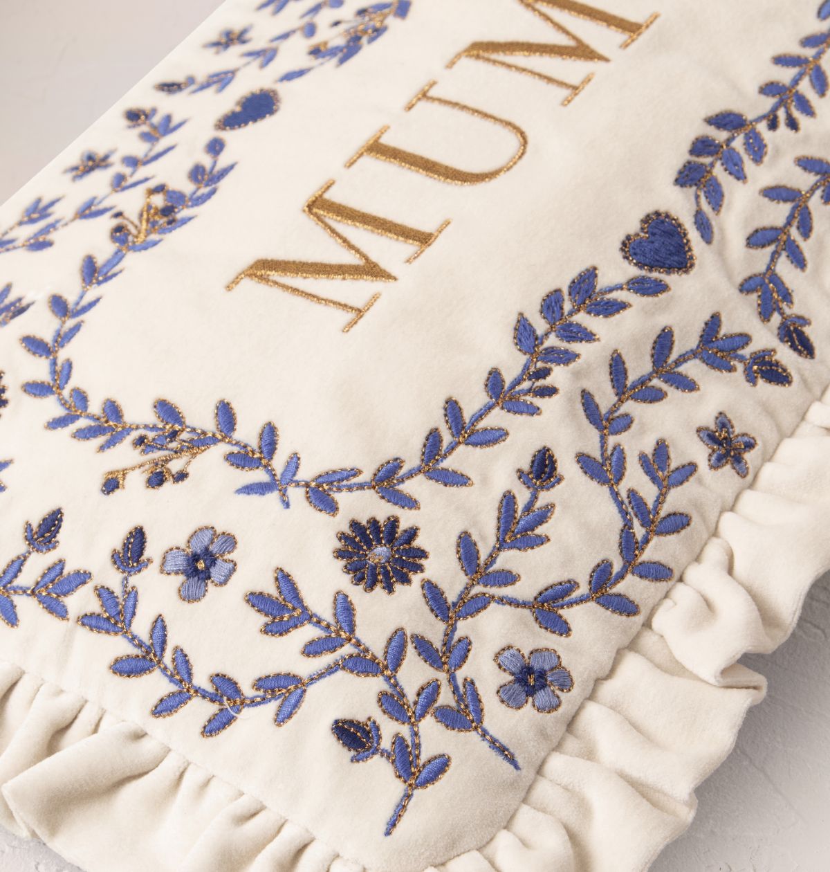 Mediterranean Garden Mum Velvet  Frill Pouch Cream