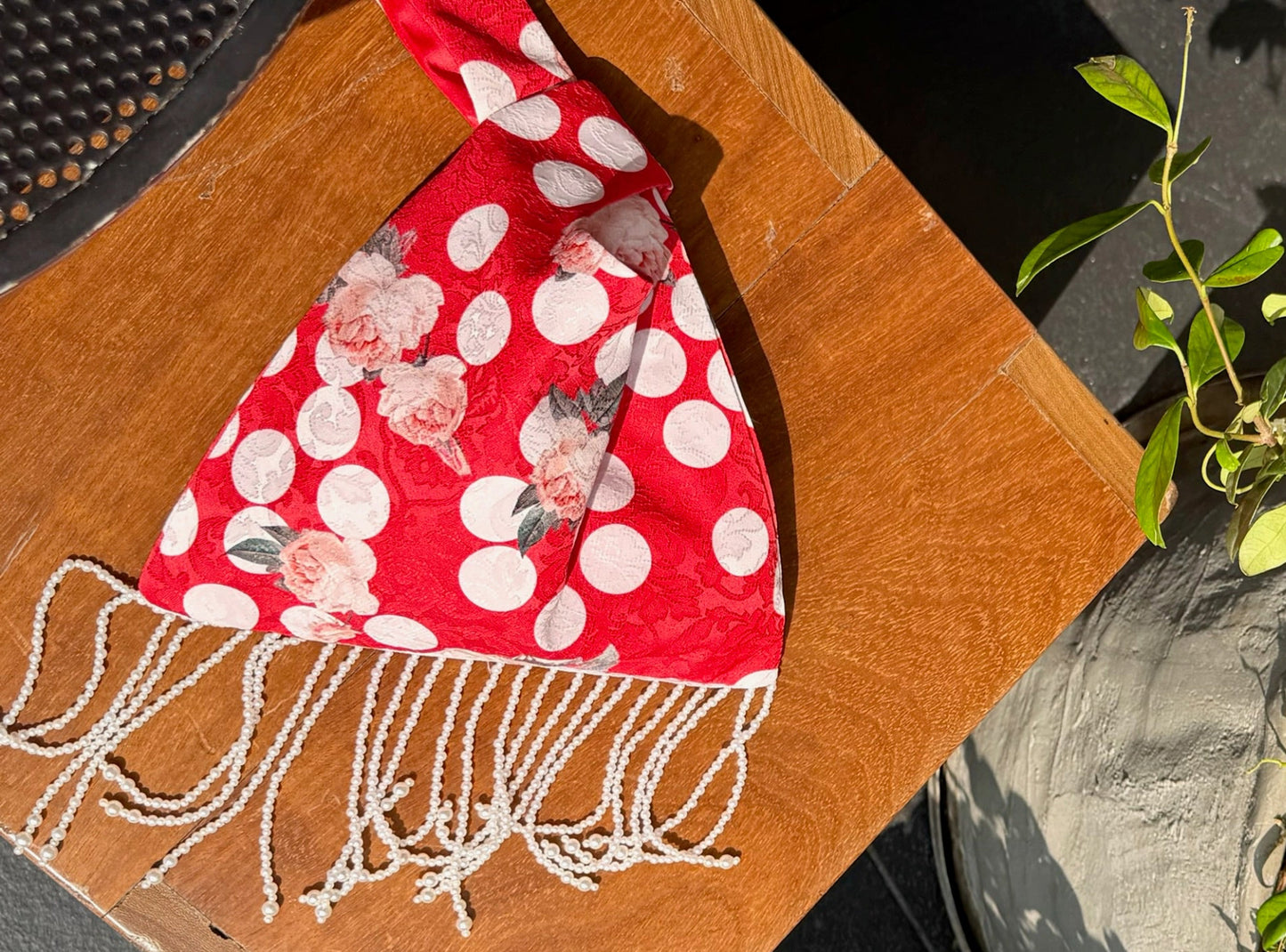 Le sac - polka with long tassels