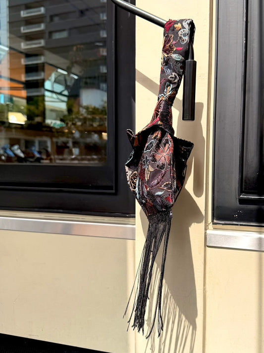 Le sac - noir with long tassels